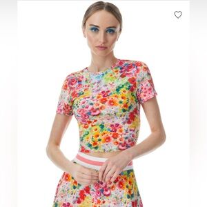 Alice + Olivia Cindy Classic Cropped Tee in Garden Floral small petite